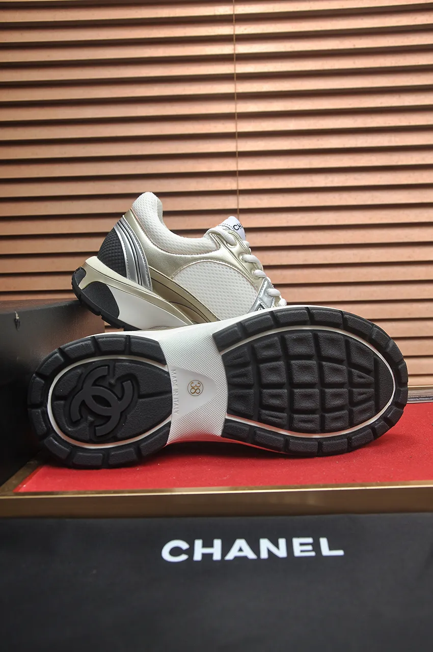 Men's shoes 💰600💶【CHANEL】(Chanel couple's model)👩‍❤️‍💋‍👨The latest all-season shoes🔥🔥The ultimate derivative model. Not only are you more fashionable on your feet, but wearing flat shoes can also lengthen your overall body shape ~ "Features" The simple upper is paired with conspicuous small fragrant cloth strips, which is fashionable and high-end. 💕💕Selected Chanel fabric for the upper, comfortable and soft fabric lining available in 5 colors 🐎Size: (women's 35-39, customized 40. Men's 38-44, customized 45)